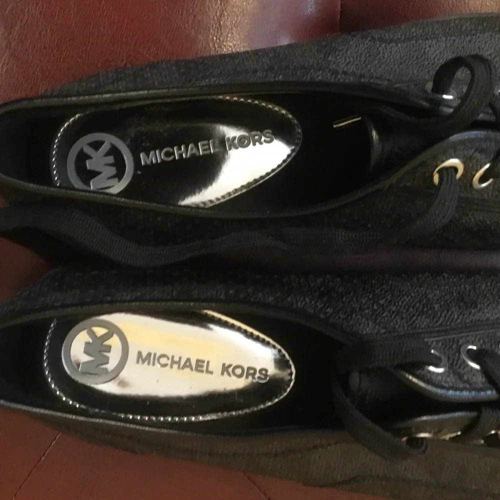 Michael Kors Women’s Size (8 1/2 M) Casual Sneaker - Picture 5 of 5
